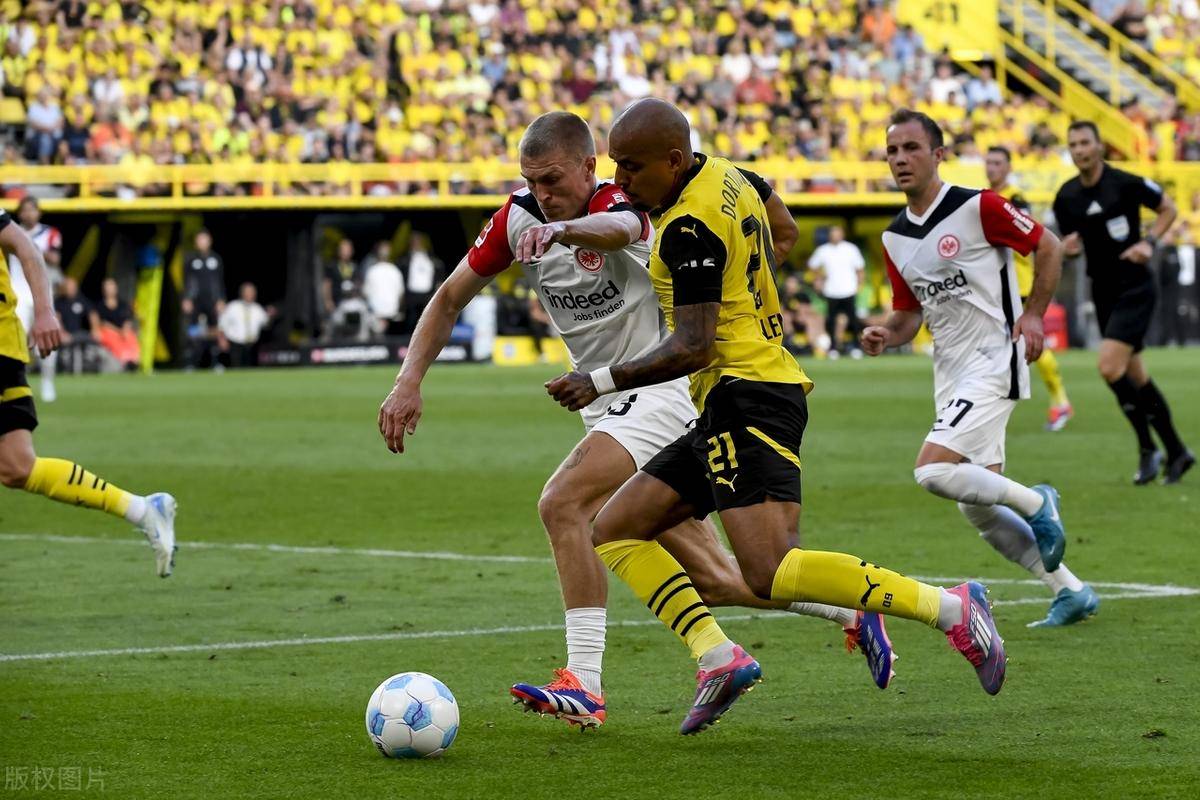 爱游戏官网-弗赖堡球员逆转劣势，赢得关键胜利