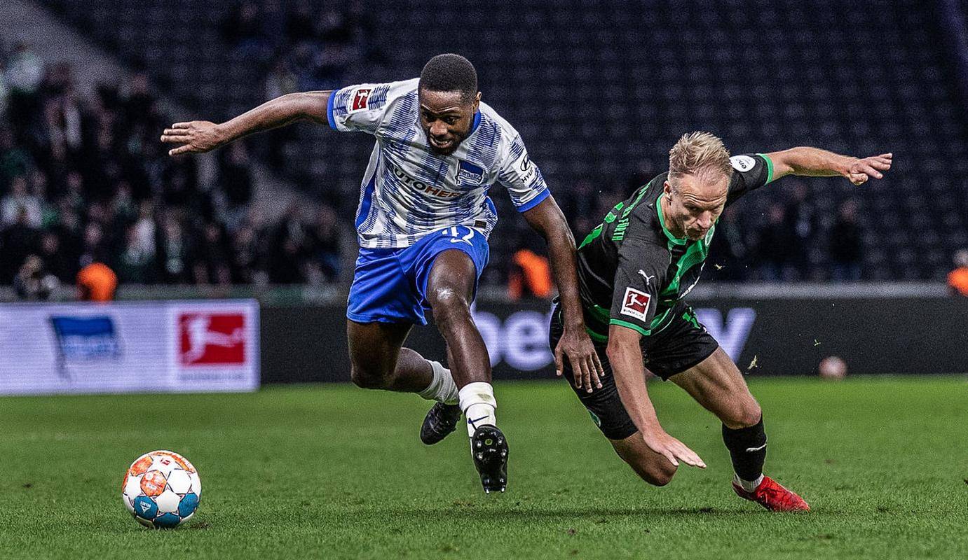 沙尔克降级悬念,阿贾克斯全胜取得领先的简单介绍 沙尔克降级悬念,阿贾克斯全胜取得领先的简单介绍