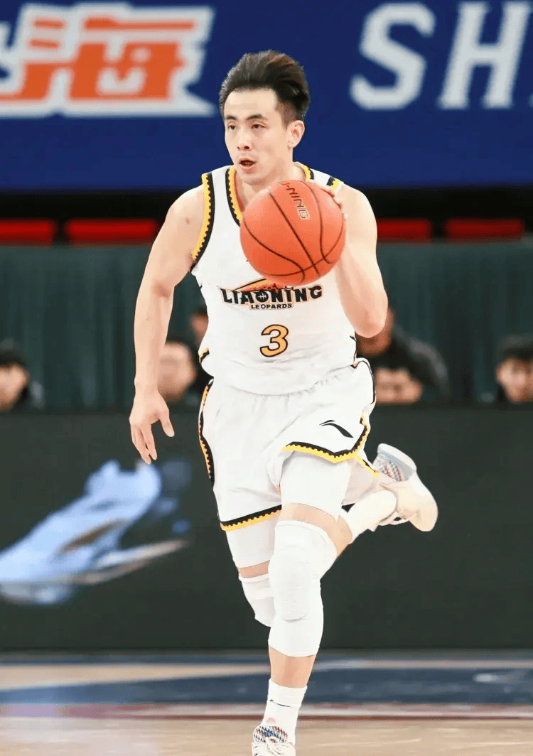 关键时刻球员表现出色,助球队获得胜利的简单介绍 关键时刻球员表现出色,助球队获得胜利的简单介绍