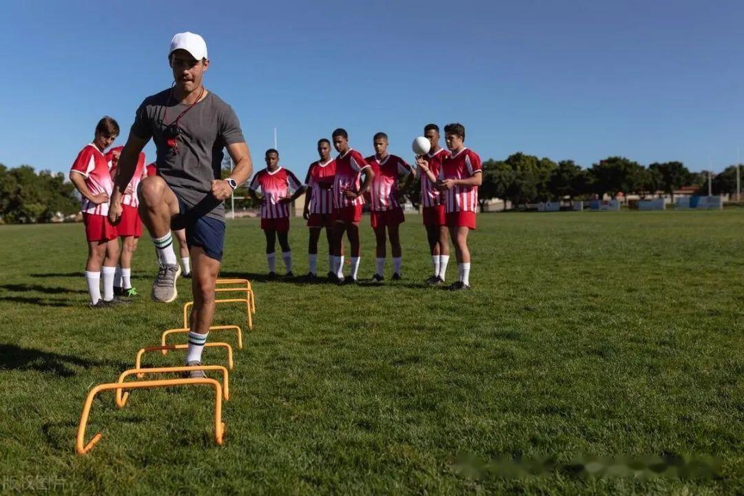 足球运动员个人训练强化技术提升体能水平