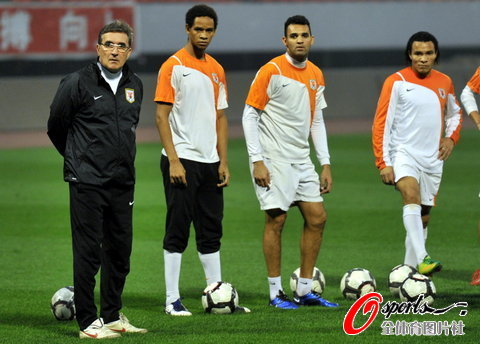 爱游戏体育-关于青岛中能队员积极备战，渴望挑战赛场的信息