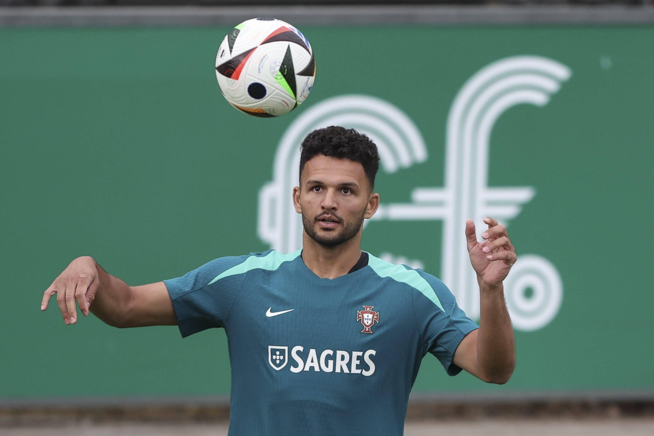 葡萄牙国家队获得欧冠席位,实力备战明年锦标赛的简单介绍 葡萄牙国家队获得欧冠席位,实力备战明年锦标赛的简单介绍