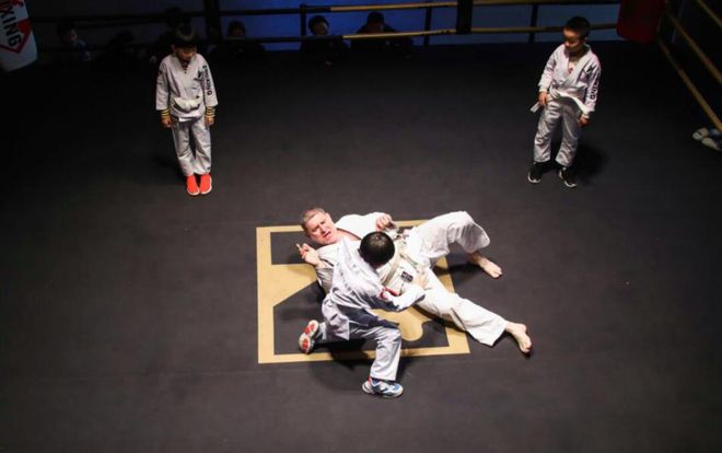 爱游戏官网-拼搏精神淋漓尽致，雄心壮志力克对手的简单介绍