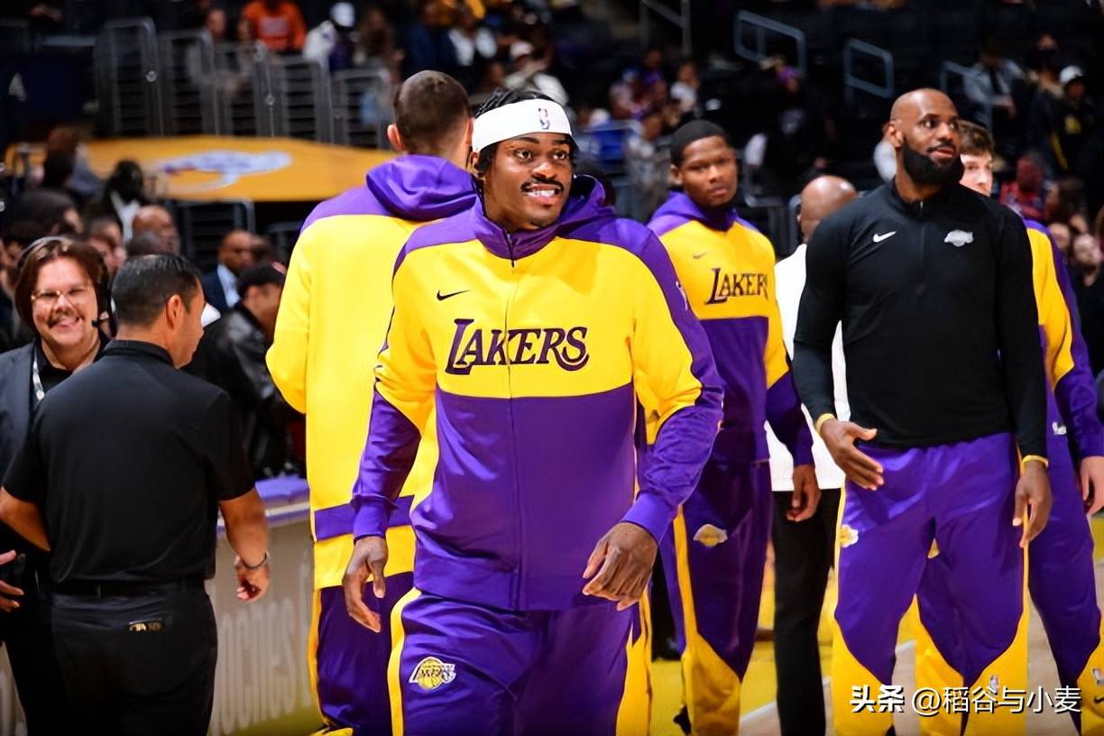 爱游戏-湖人队战绩起伏不定，球队需要调整战术