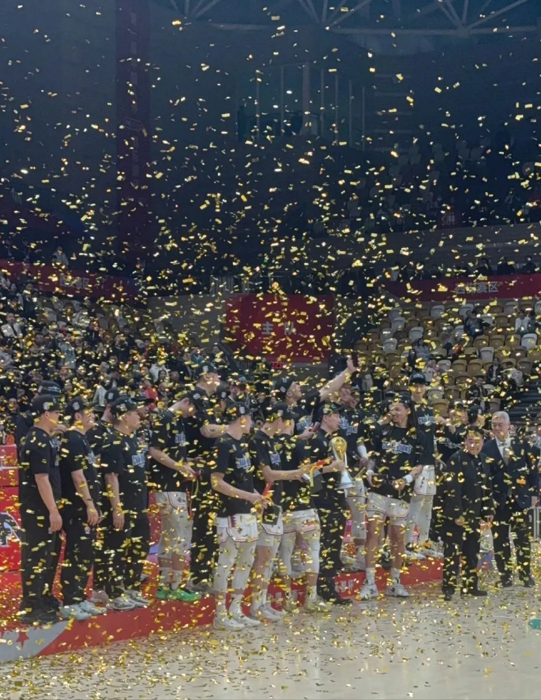 爱游戏APP-逆袭实现，球队成为万众瞩目焦点的简单介绍