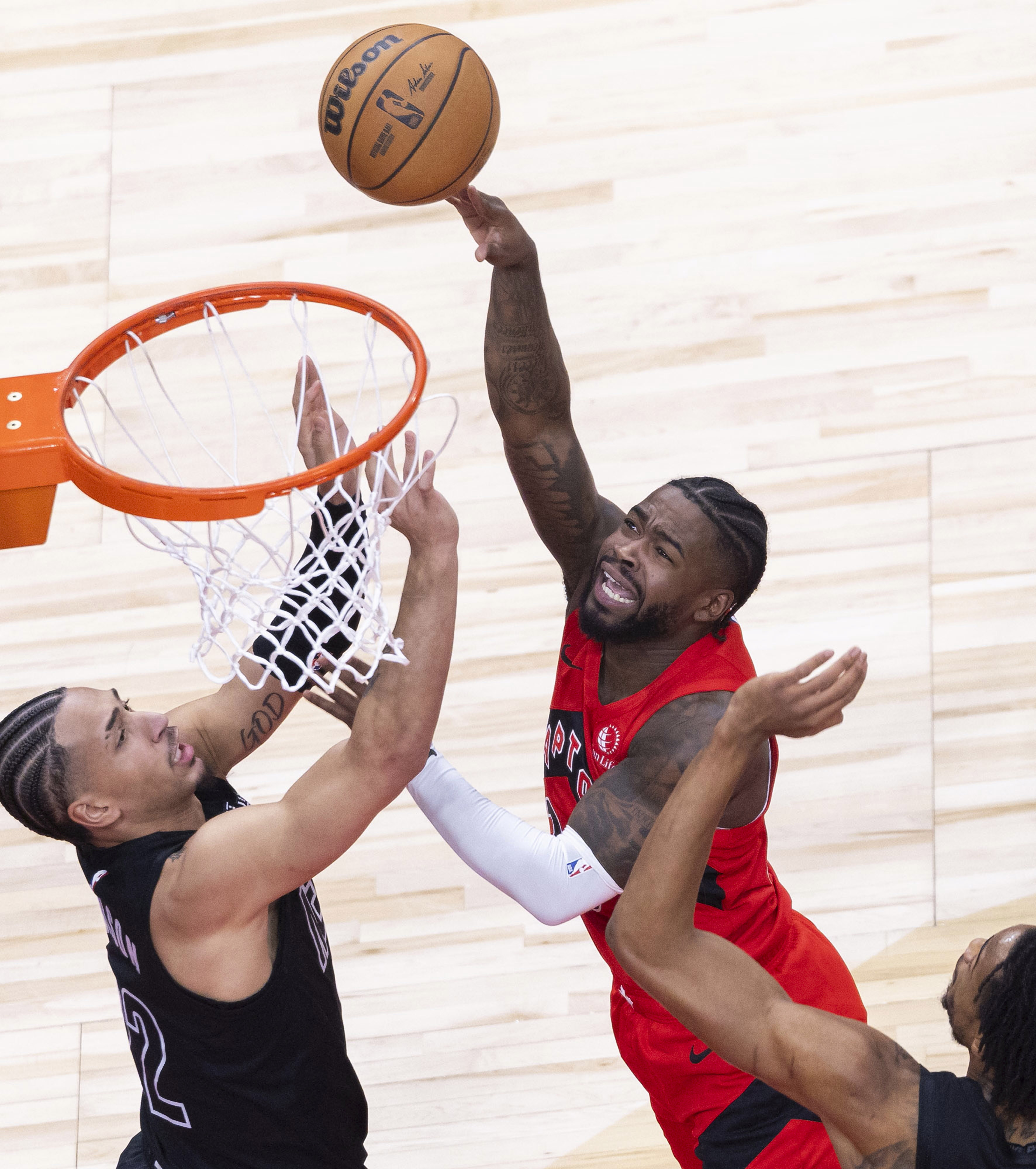 猛龙禁区防守强硬，对手难以突破