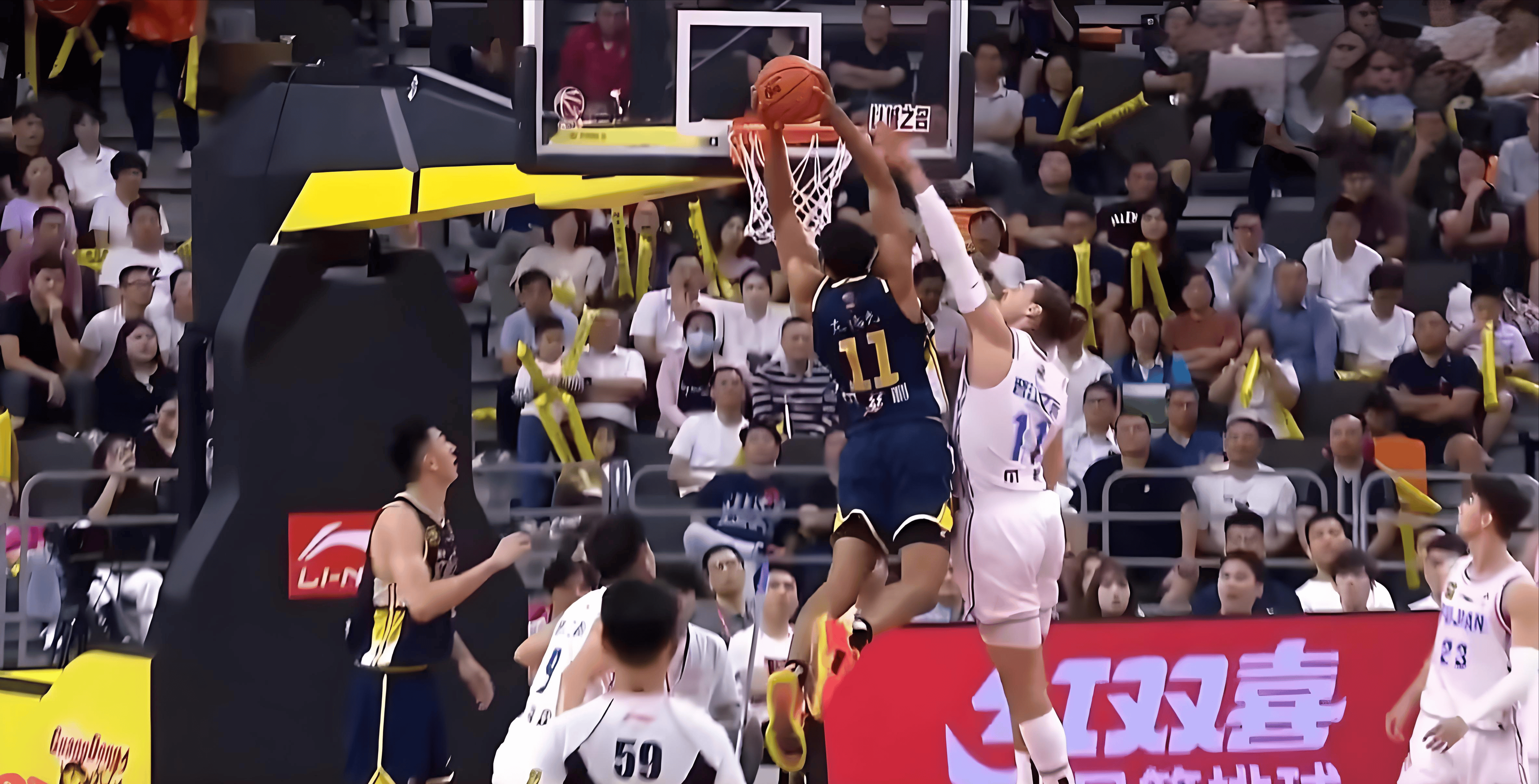 爱游戏tv-外援实力尽显，球队实力进一步提升