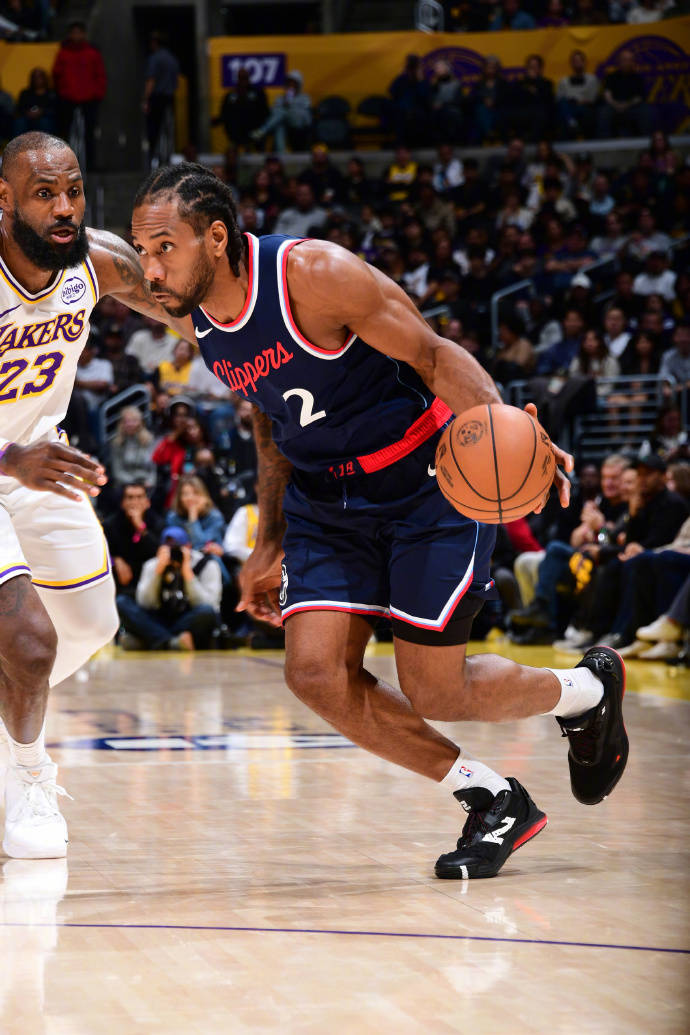 爱游戏APP-快船队主场大胜湖人，取得四连胜