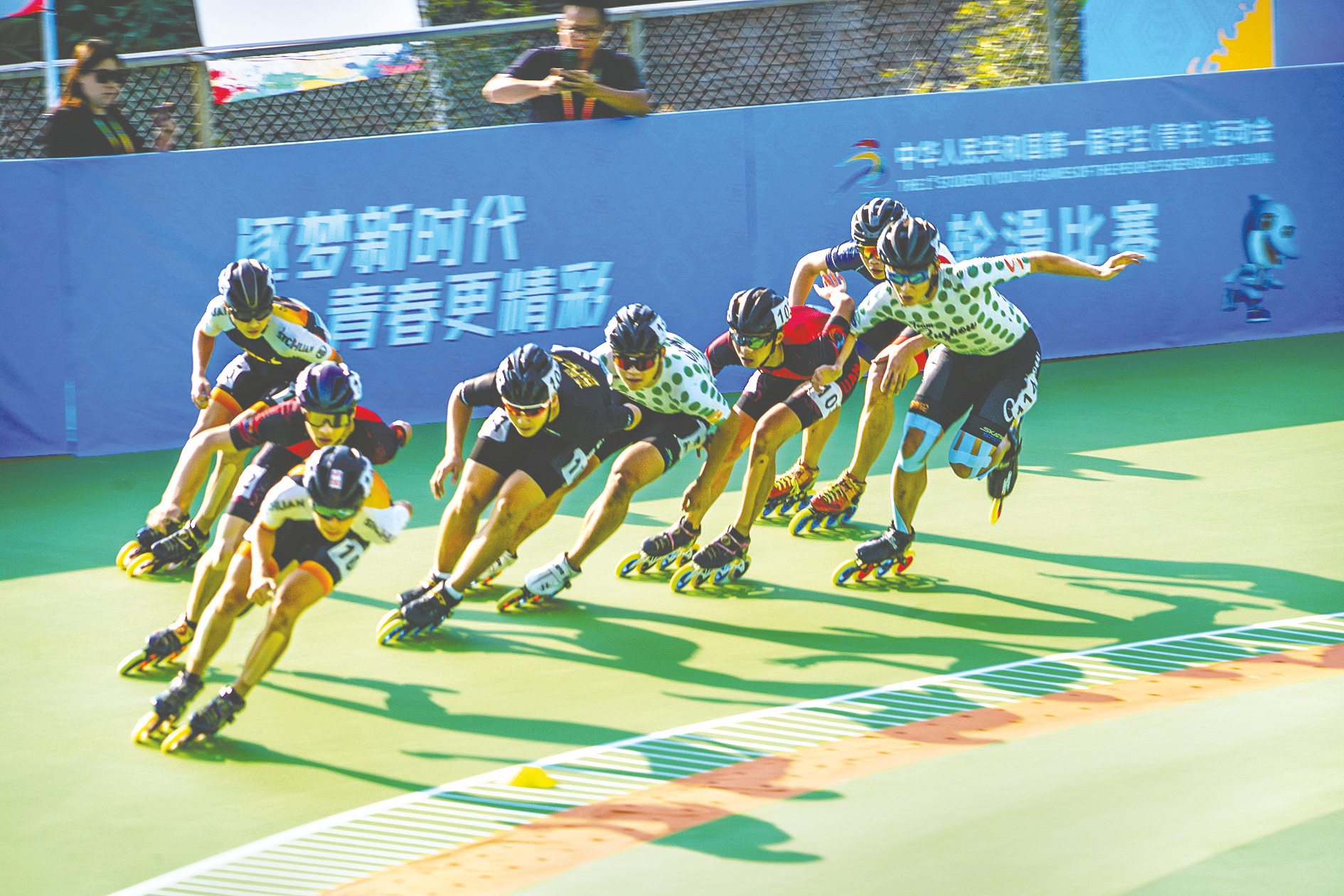 爱游戏官方入口-根恩季奈斯雷恩上演精彩对决，场面火爆