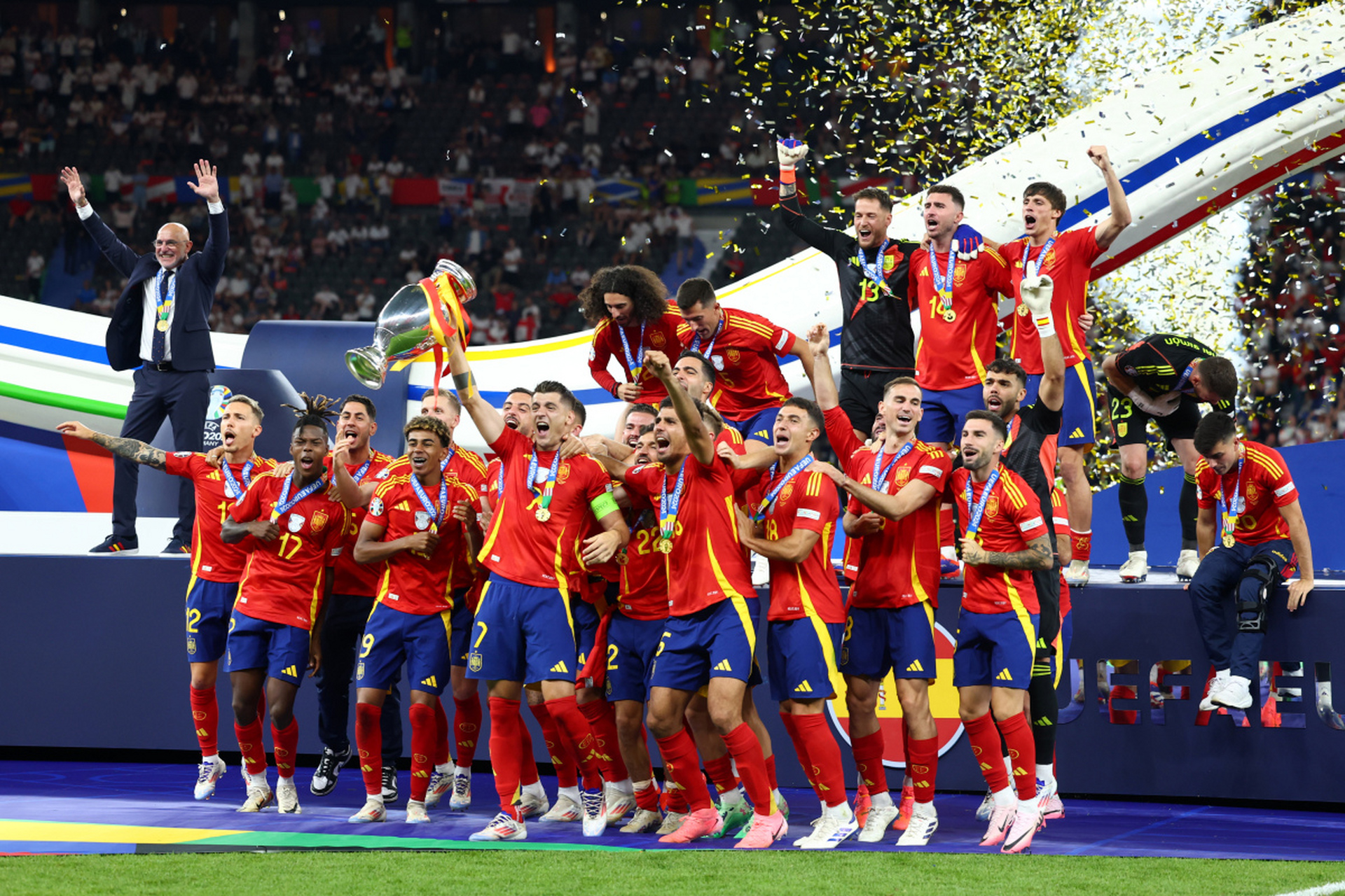 爱游戏在线-包含激战正酣！欧洲杯预选赛上演争夺焦点的词条