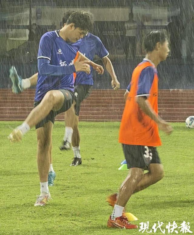 爱游戏-关于球队教练发表战术调整，备战下一场比赛的信息