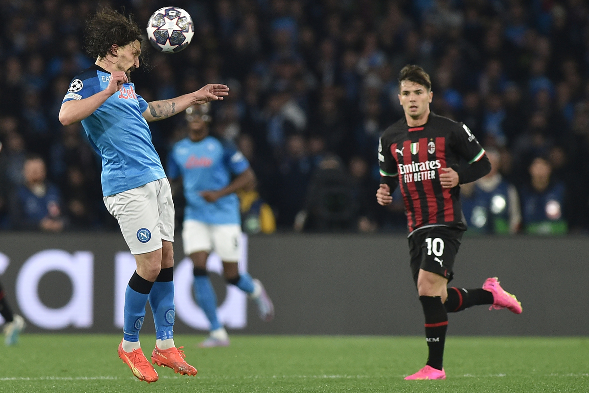 包含那不勒斯客场战平，积分略显不足的词条