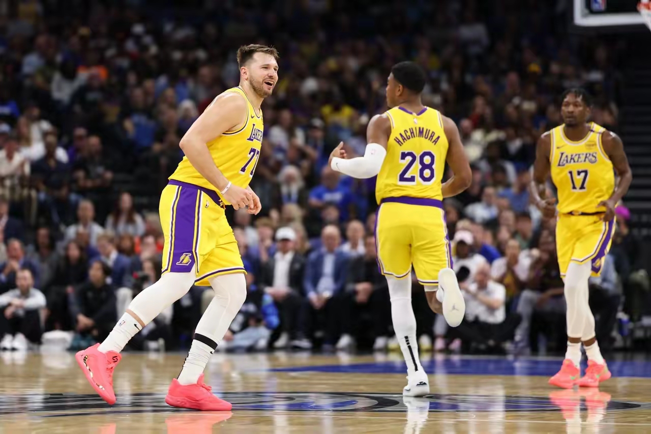 爱游戏在线-勇士不敌湖人，遭遇三连败的简单介绍