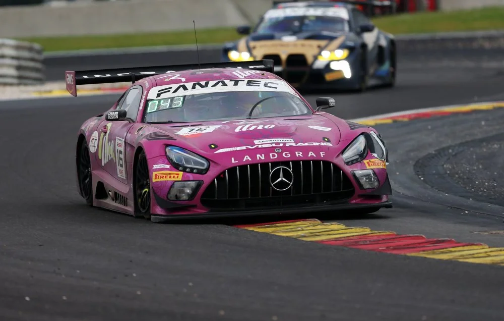 爱游戏在线-阿斯顿马丁逆转梅赛德斯，诺里斯关键制胜