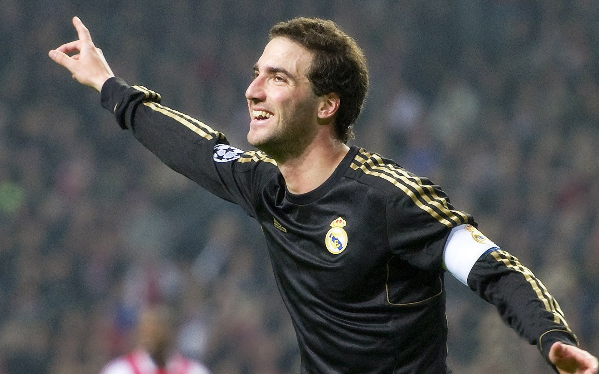 爱游戏tv-现代篮球的攻防博弈，勇士打穿篮网，切特如何成为关键先生？