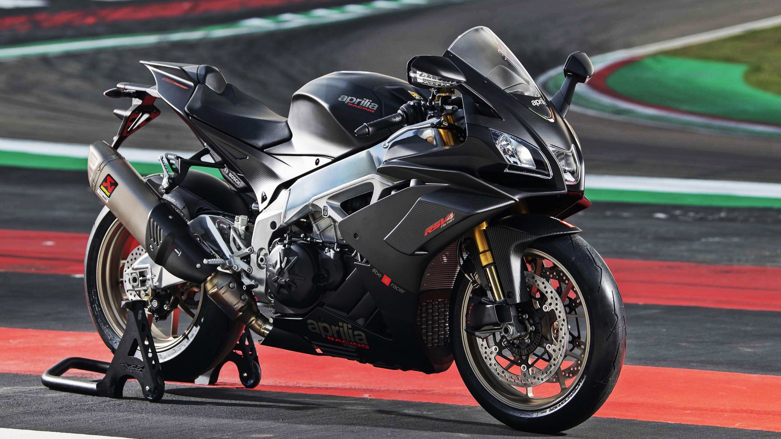 爱游戏娱乐-双线捷报，切尔西欧战绝境突围，马丁内利迎生涯里程碑